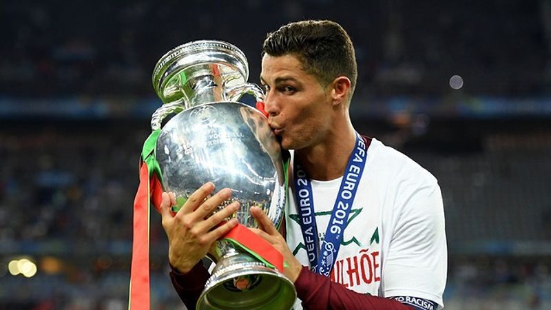 Cristiano Ronaldo - Cầu thủ nổi tiếng