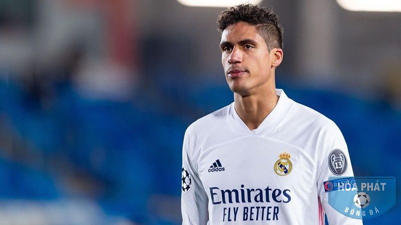 Raphael Varane là một cầu thủ chơi ở vị trí trung vệ cho câu lạc bộ Premier League Manchester United và đội tuyển quốc gia Pháp